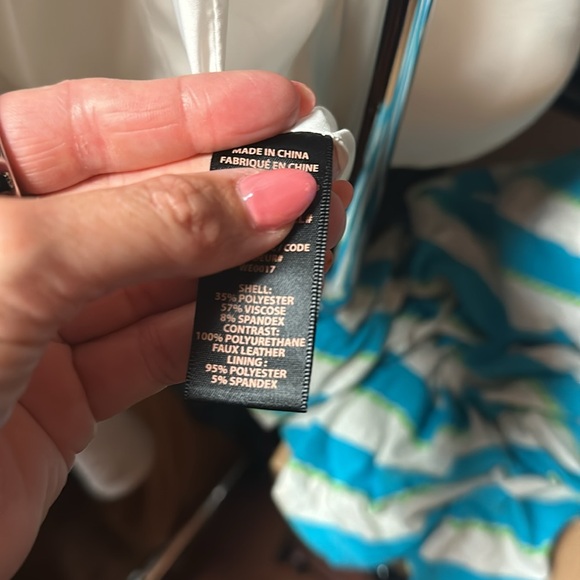 Gorgeous cream and gold tuxedo style blazer - Picture 7 of 7